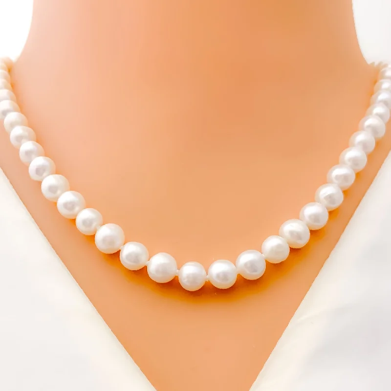 Necklaces For Office Looks-Timeless Pearl Necklace