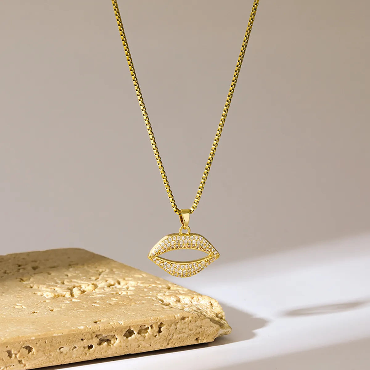 Prime Necklaces For Mild Looks-Simple Style Lips Stainless Steel Brass Plating Inlay Zircon 18k Gold Plated Pendant Necklace