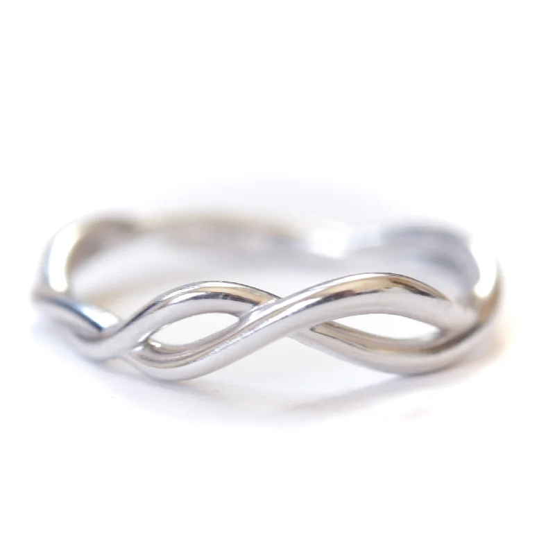 Rings Vibe Tutorials-Organic twist band in silver