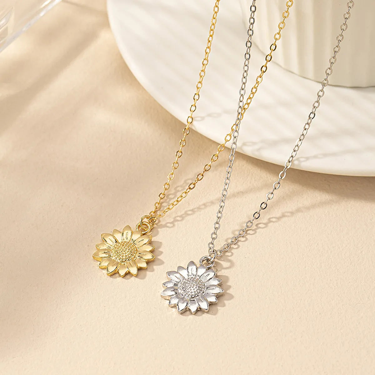 Necklaces For Slim Lines-Simple Style Flower Alloy Zinc Plating Women's Pendant Necklace