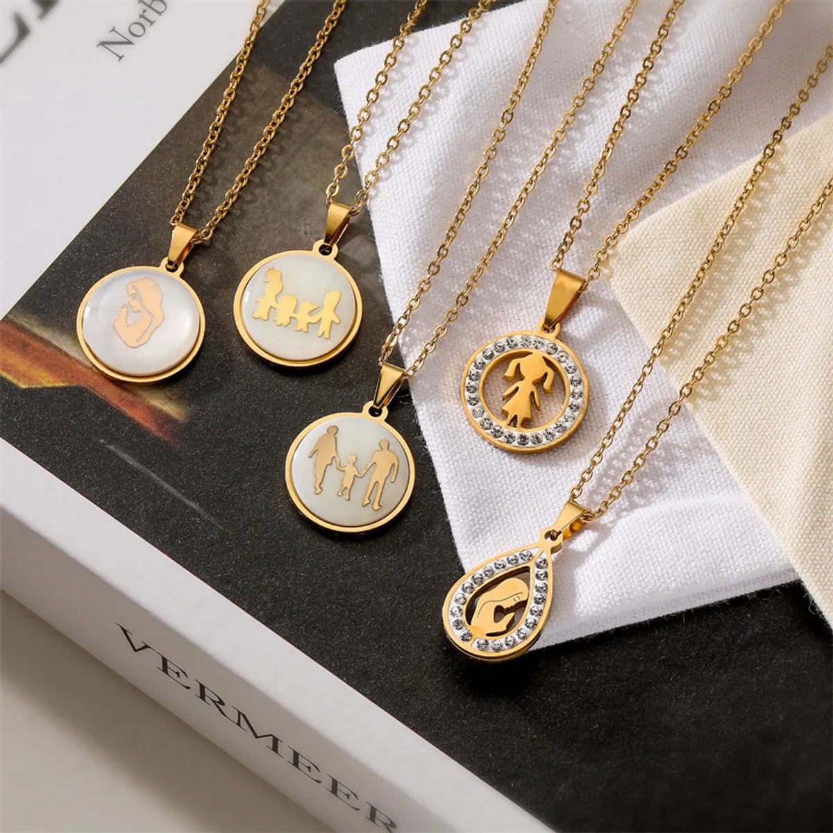 Necklaces For Slim Lines-Casual Simple Style Human Round Stainless Steel Plating Inlay Artificial Gemstones Zircon Pendant Necklace