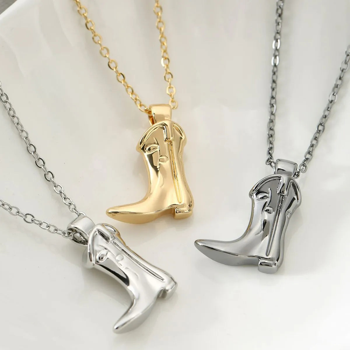 Necklaces For Neat Cuts-Wholesale Retro Simple Style Boots Copper Plating Pendant Necklace