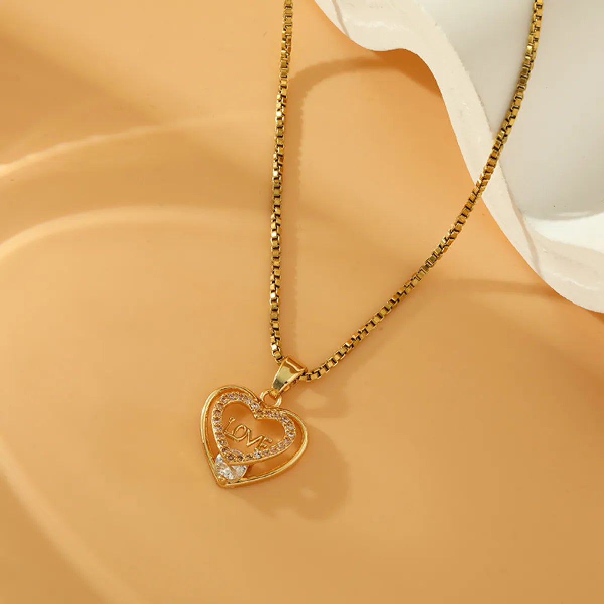 Necklaces With Odd Shine-Artificial Feather Brass 18K Gold Plated Elegant Heart Shape Inlay Zircon Pendant Necklace