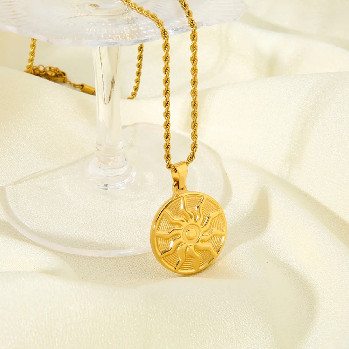 High-End Necklaces For Keepsakes-Simple Style Sun Stainless Steel Plating 18k Gold Plated Pendant Necklace