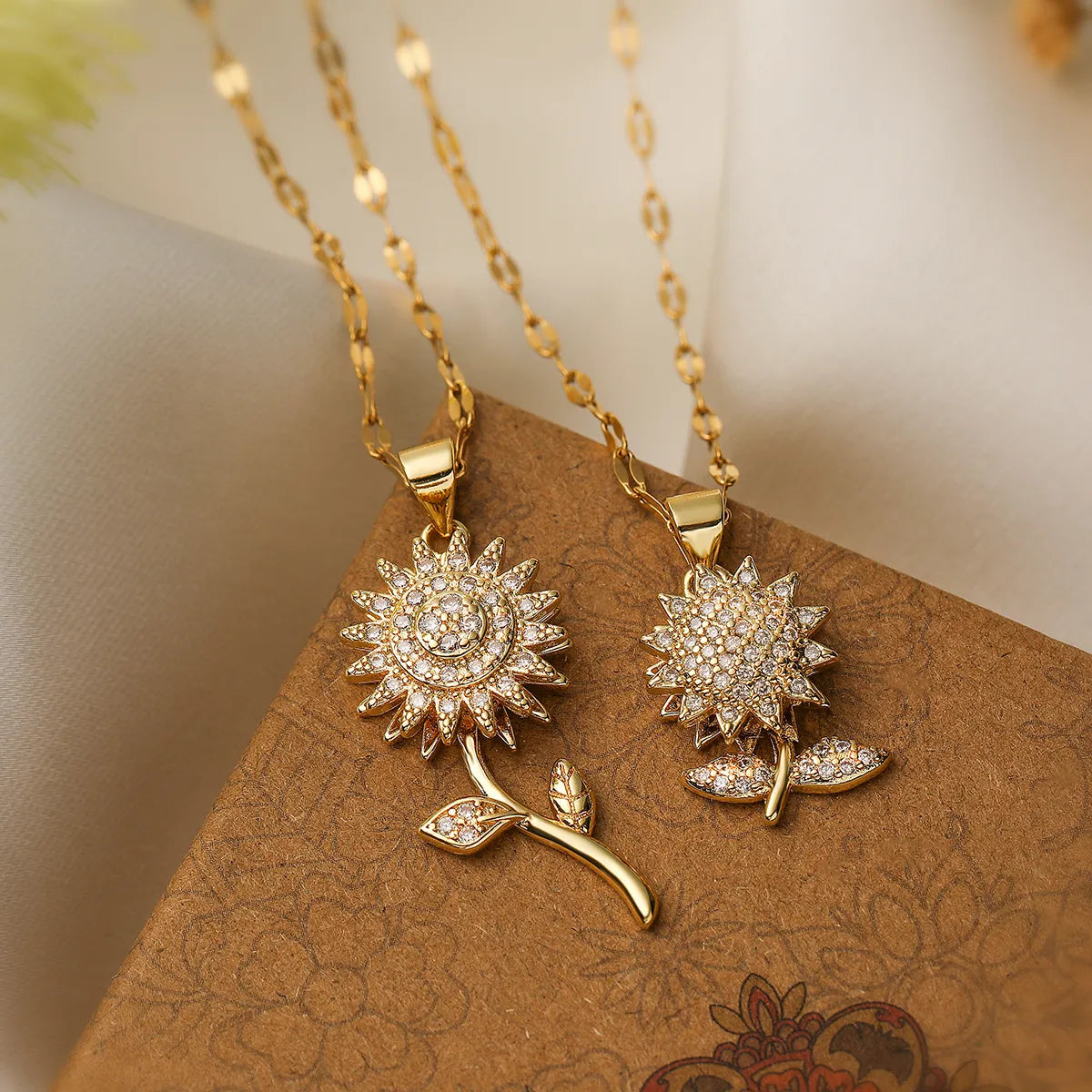 Necklaces Bulk Tips-Casual Simple Style Commute Flower Copper Plating Inlay Zircon 18k Gold Plated Pendant Necklace