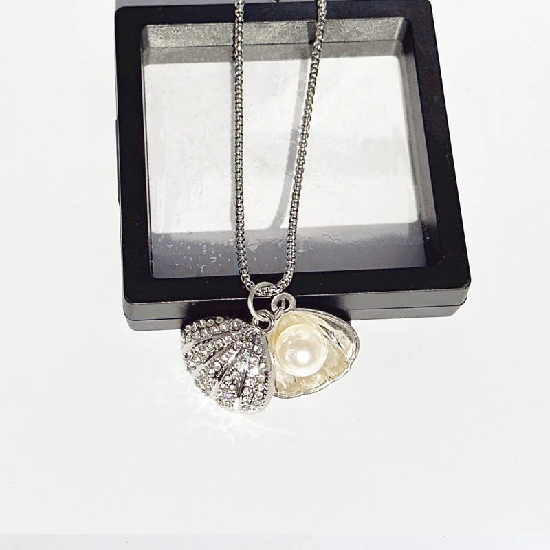 Xl0371 Pearl Shell with Steel Chain