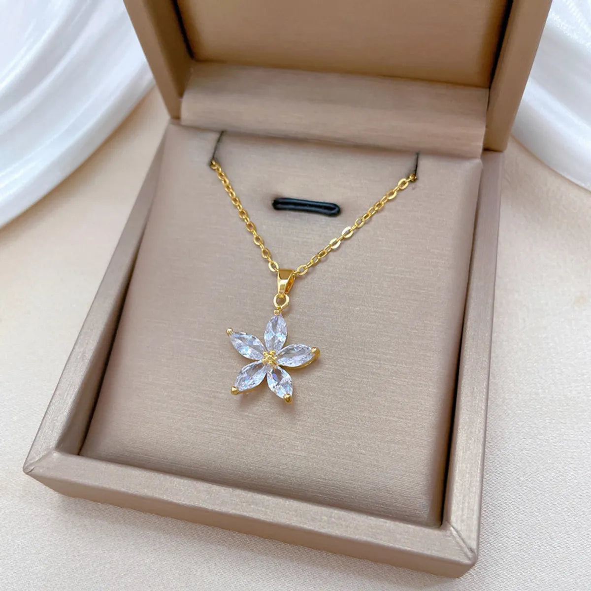 Necklaces Use Rating-Titanium Steel Copper Elegant Sweet Inlay Flower Zircon Pendant Necklace