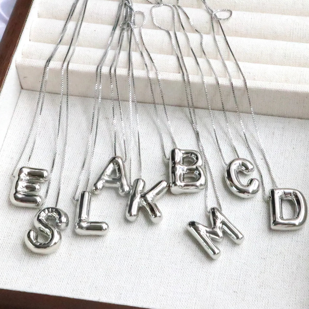 Necklaces For Loud Venues-Simple Style Classic Style Letter Copper Silver Plated Pendant Necklace In Bulk