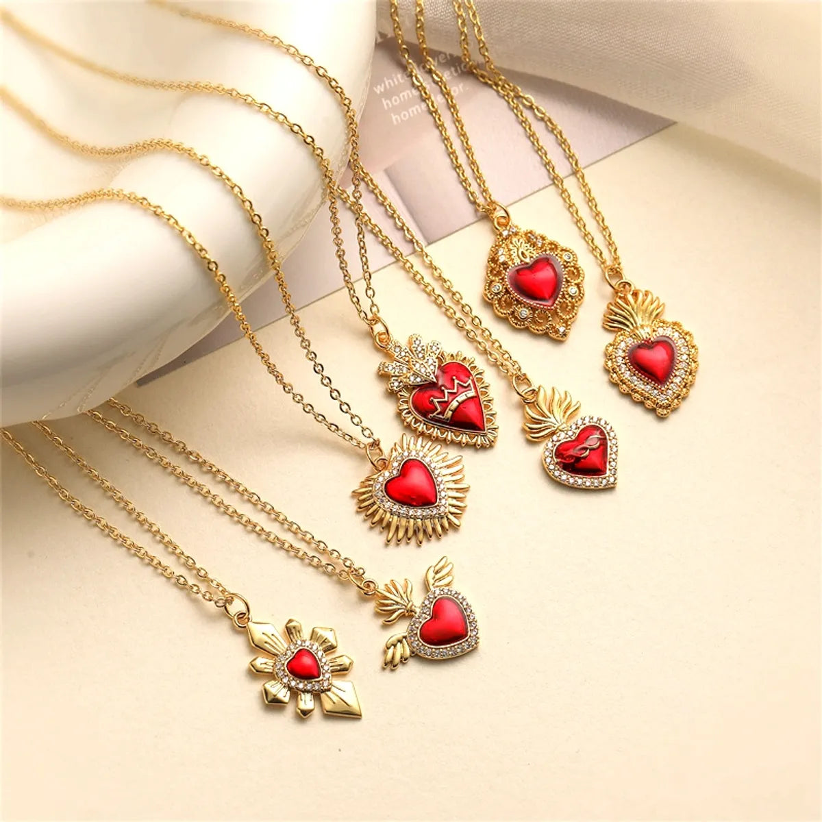 Necklaces For Trip Looks-Ig Style Retro Heart Shape Wings Copper Plating Inlay Zircon Gold Plated Pendant Necklace