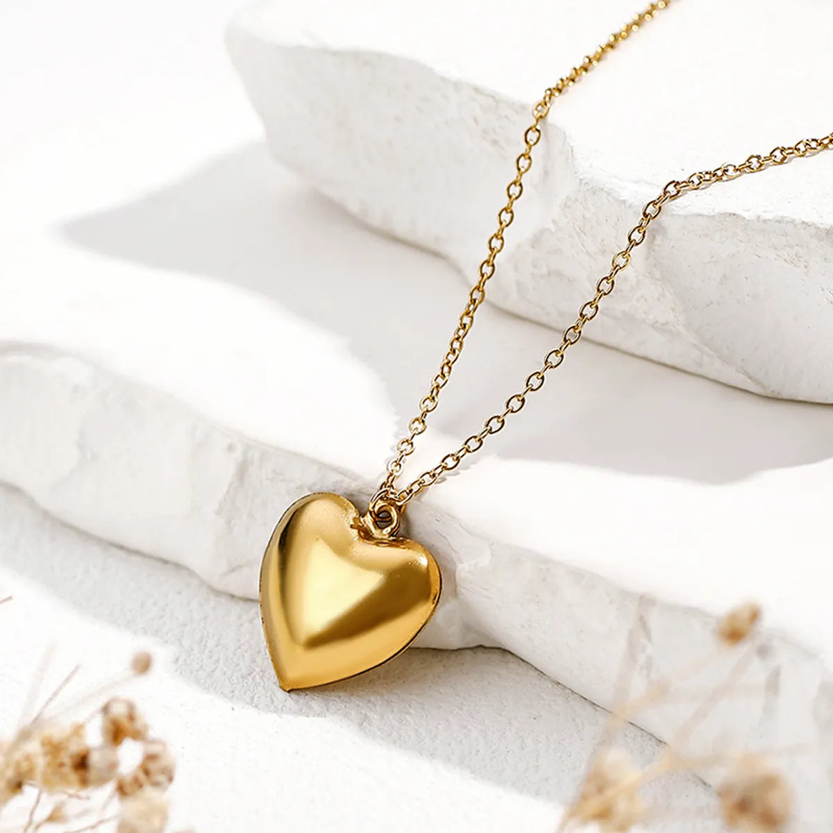 Necklaces For Folk Vibes-Simple Style Heart Shape Stainless Steel Three-dimensional 18k Gold Plated Pendant Necklace