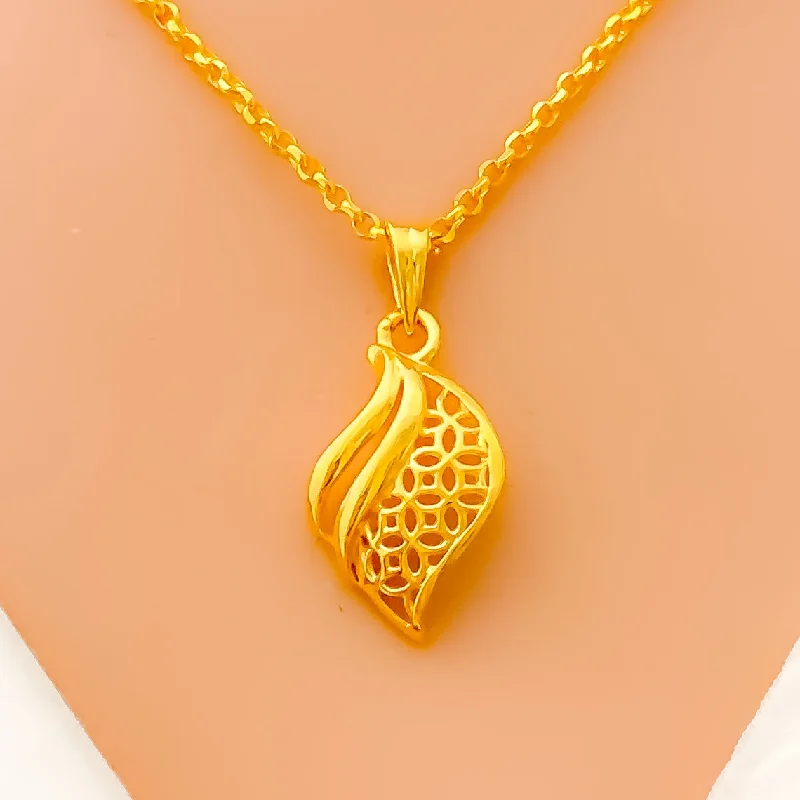 Necklaces For Farm Style-Attractive Leaf 22k Gold Necklace