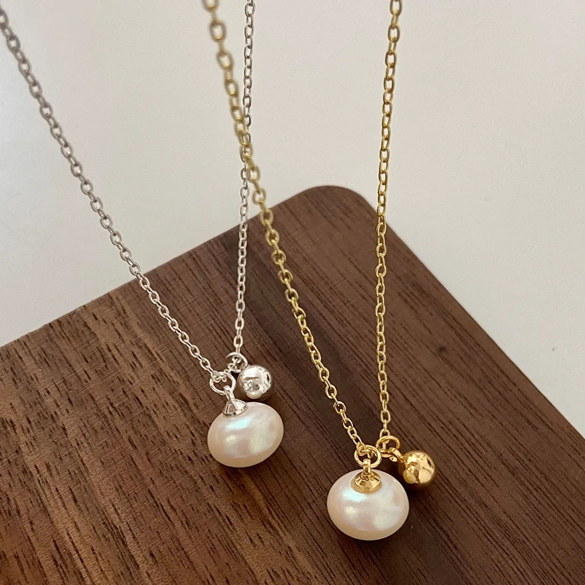 Necklaces For Dry Spells-Simple Style Round Copper Plating Inlay Pearl Gold Plated Pendant Necklace