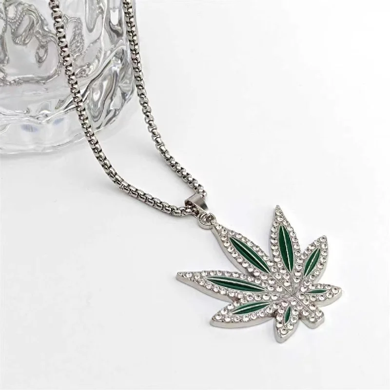 Xl0355 Green Maple Leaf with Steel Chain 70cm