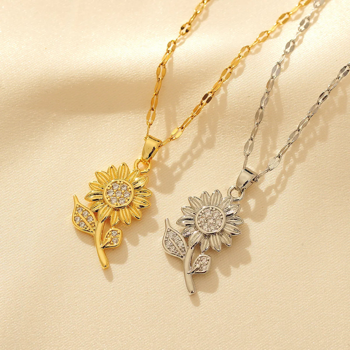 Necklaces Blend Tips-Copper 18K Gold Plated Simple Style Classic Style Sunflower Inlay Zircon Pendant Necklace